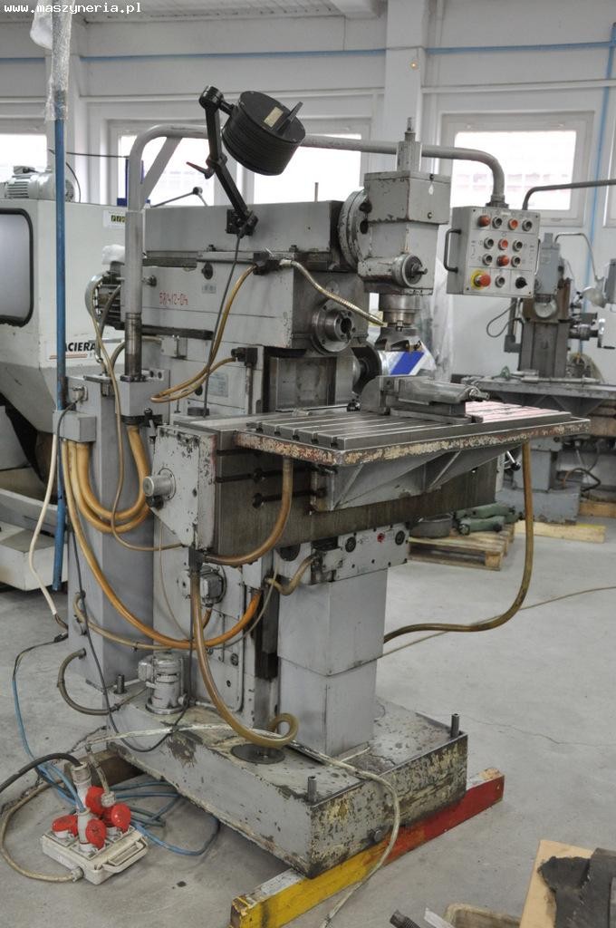 Toolroom milling machine: Avia FND 32 AT